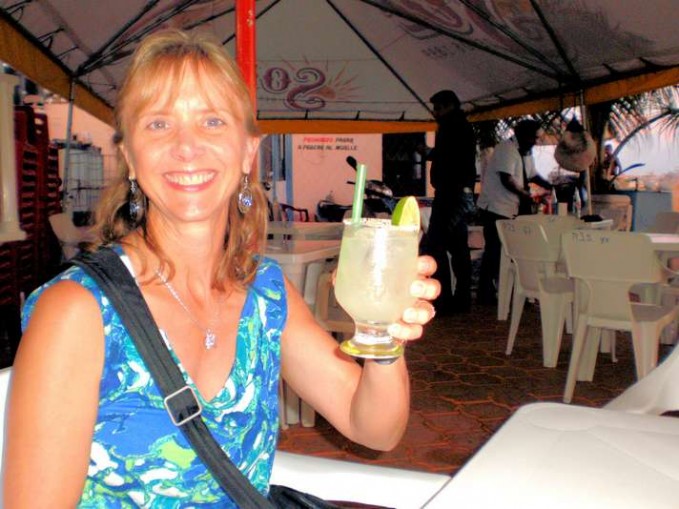 Karen at Cockteleria Justicia Social